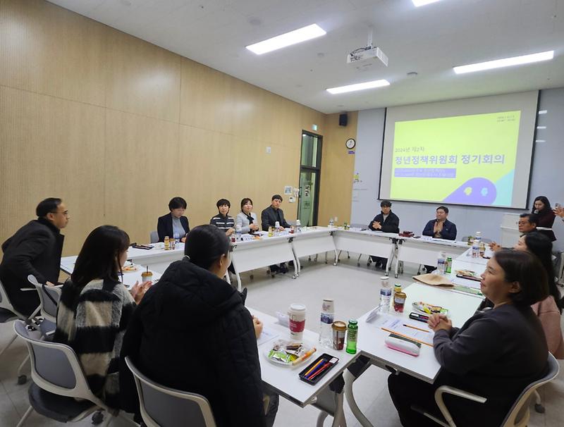 1청년과_함께_실효성_있는_서구_청년정책_논의하다,_‘제3기_서구_청년정책위원회_정기회의_개최’(1).jpg 이미지