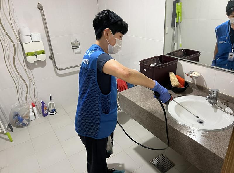 2청라2동_지역사회보장협의체-블루클린,_취약계층_및_경로당_방역_등_업무협약_체결(3).jpg 이미지