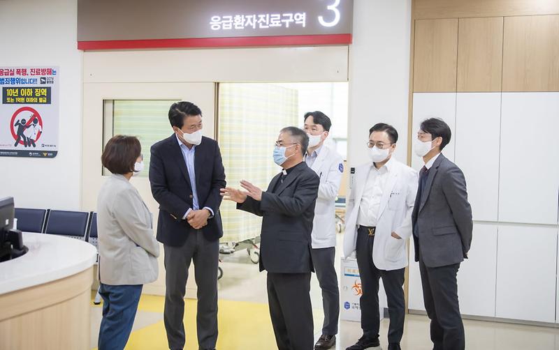 2강범석_서구청장,_가톨릭관동대학교_국제성모병원_현장_방문‘의료진_격려·비상진료체계_점검’(1).jpg 이미지