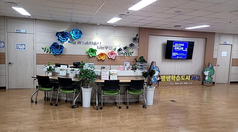 2서구_평생학습관,_시니어를_위한_‘디지털_체험존’_운영(1).jpg 이미지