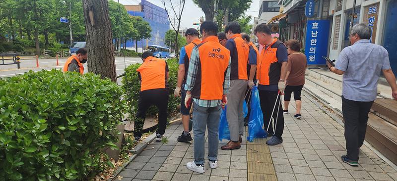 3가좌의용소방대,_폭우대비_배수로_정비_봉사활동(1).jpg 이미지