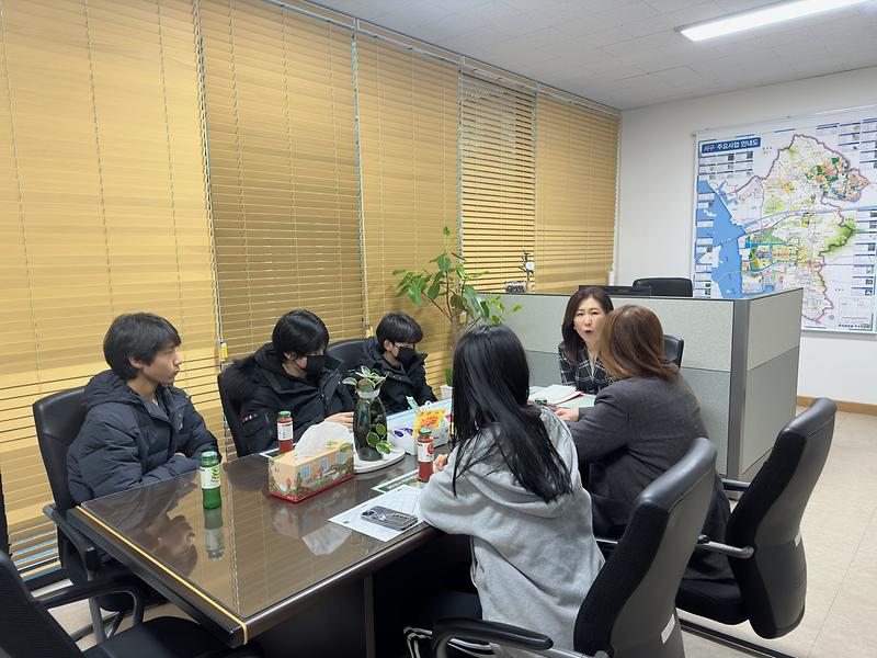 3이음중학교_1학년_4반,_이웃돕기_성금_전달(2).jpg 이미지