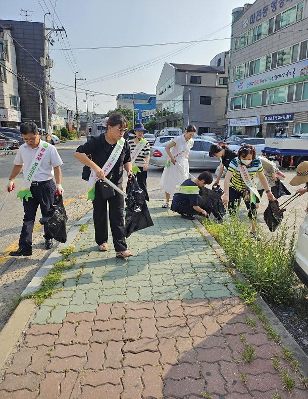 3마전동,_통장자율회와_함께_하는_8월_클린업데이_환경정비_실시(2).jpg 이미지