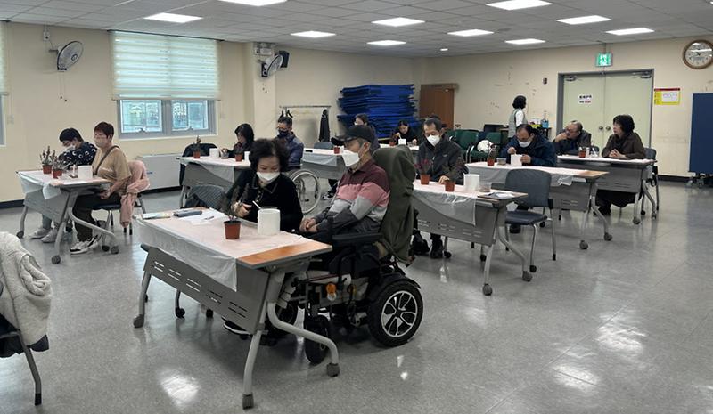 3원예를_통해_행복을_찾는_장애인_원예힐링프로그램_운영(3).jpg 이미지