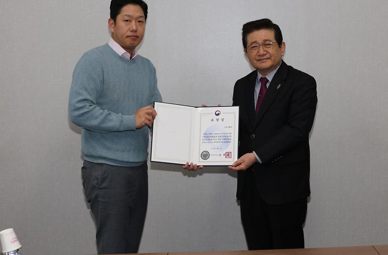 4㈜화미,_나눔활동으로_보건복지부_장관상_표창(1).jpg 이미지