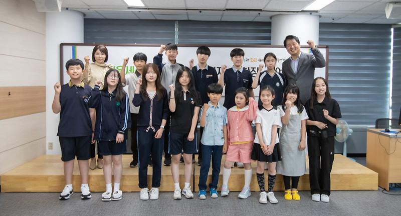 4인천_서구,_‘행복교육세상봉사단_모범봉사자_표창장_수여’_및_‘국제_스케이트장_유치_홍보’(1).jpg 이미지
