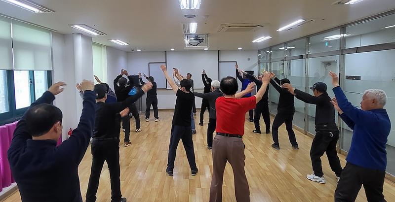 4석남건강생활지원센터,_중장년_아버지_활력충전!_건강교실_운영(1).jpg 이미지