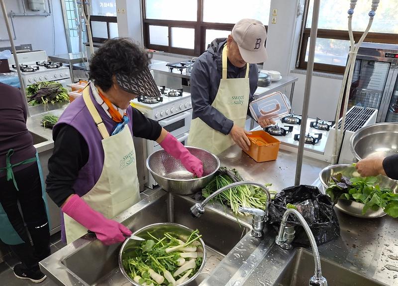 5인천_서구치매안심센터,_야외_치유농업_프로그램_성료(1).jpg 이미지
