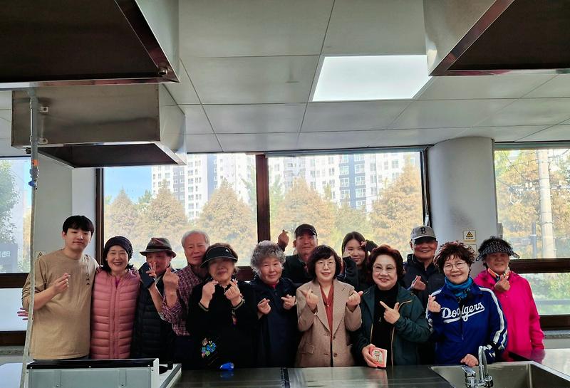 5인천_서구치매안심센터,_야외_치유농업_프로그램_성료(2).jpg 이미지