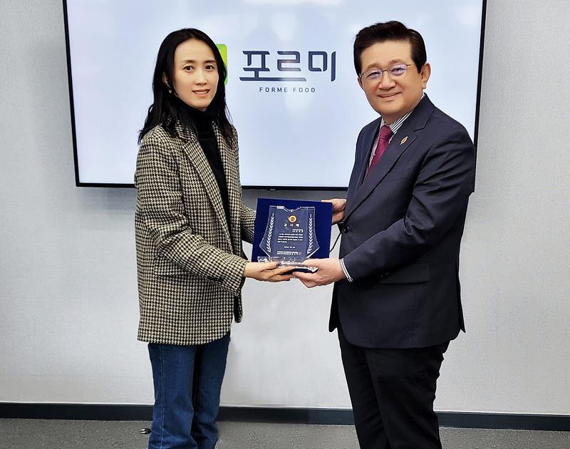 5인천서구푸드마켓2호점,_㈜포르미에_감사패_전달(1).jpg 이미지