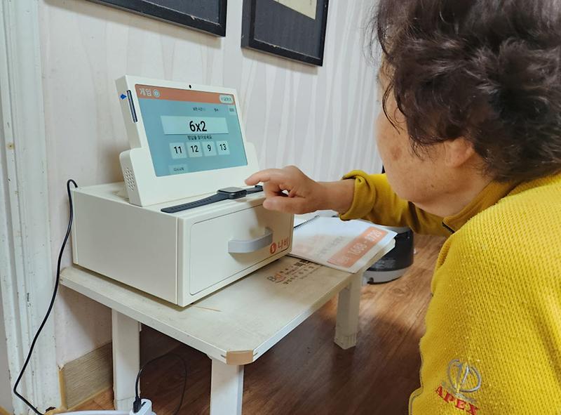 5서구치매안심센터,_스마트_생활형_돌보미_나만의_약_비서(나비)_지원(2).jpg 이미지