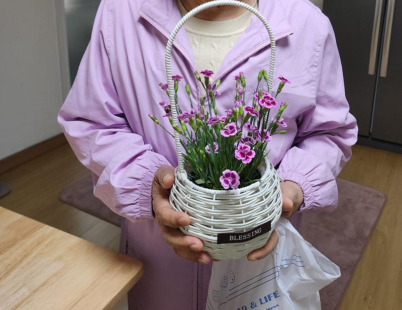 6가정3동_지역사회보장협의체,_어버이날_사랑나눔_사업_추진(2).jpg 이미지