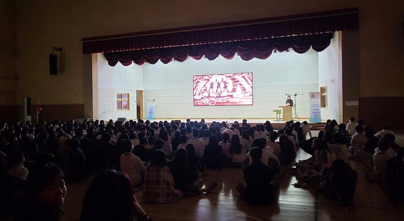 6인천_서구,_『감탄학교』_(감염병_탄탄한_학교_만들기)_‘찾아가는_감염병_예방_교육’_샌드아트_공연_성료(2).jpg 이미지