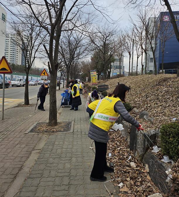 6마전동_통장자율회_새봄맞이_대청결운동_실시(2).jpg 이미지