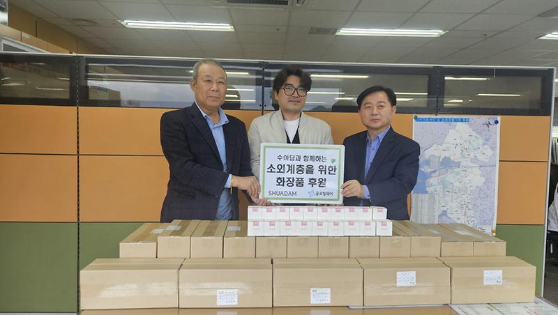 7‘네이오에이’_보호아동에_화장품_400개_전달(1).jpg 이미지