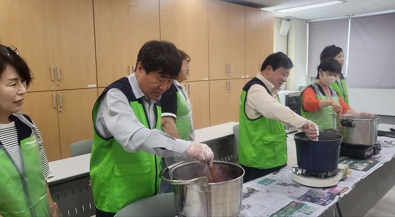 8불로대곡동자원봉사센터,_‘동네언니들의_안심나눔’_간식나눔_취약계층_지원(2).png 이미지