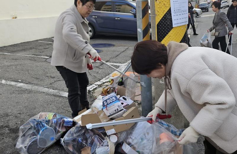 9가정3동,_동_자생단체와_함께_새봄맞이_대청결_운동_실시(2).jpg 이미지