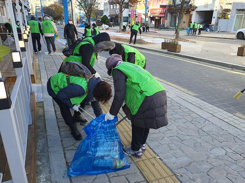 10._민주평화통일자문회의_인천서구_협의회,_겨울맞이_환경정비.jpg 이미지