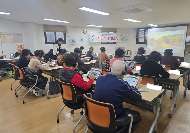 3._인천_서구치매안심센터,_‘2025년_하반기_치매예방_인지강화교실’_성료.jpg 이미지