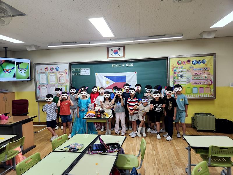 4._인천서구가족센터,_결혼이민자_다문화강사_21명_활약한_2025년_다문화이해교육_성료.jpg 이미지