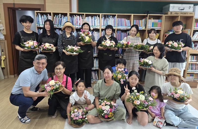 5인천_서구_신현원창동,_꽃으로_만드는_창작_프로그램_진행.jpg 이미지