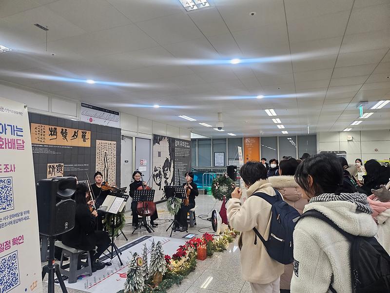 7._공연장을_벗어나_일상으로…_문화가_먼저_찾아간다_2.jpg 이미지