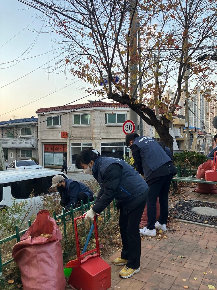 8._신현원창동_주민자치회,_클린업데이로_쾌적한_마을_환경_조성.jpg 이미지