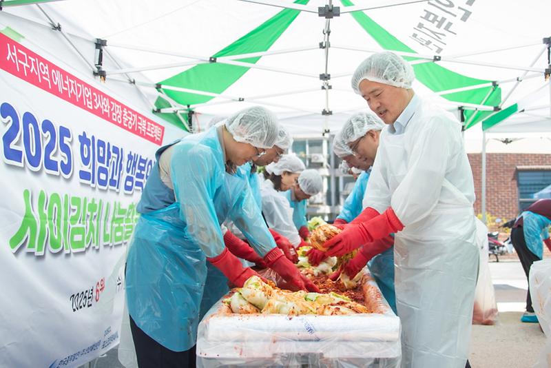 사본_-1인천_서구노인복지관-3개_에너지기업,_김치_나눔_행사1.jpg 이미지