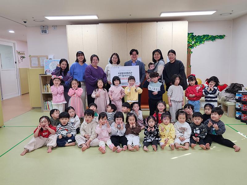 03._국공립아라파라곤센트럴어린이집,_인천서구복지재단에_나눔..._“재능기부_통해_배려와_나눔의_가치_전파”.jpg 이미지