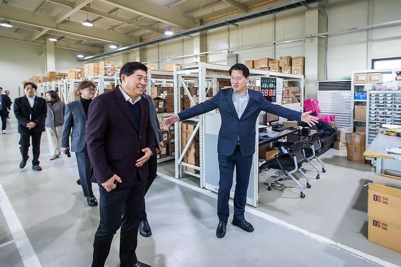 1._인천_서구,_현장에서_‘답을_찾는’_기업인_간담회_개최..._현장_중심_소통_강화_(2).jpg 이미지