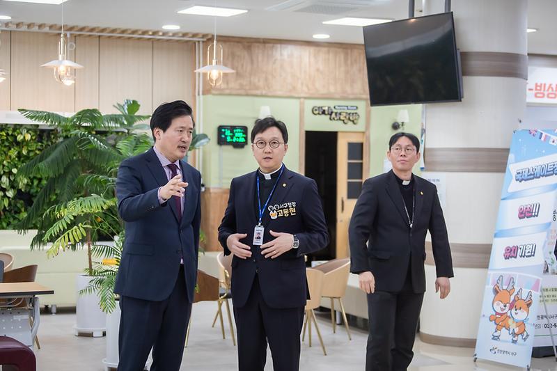 2._인천_서구,_고동현_가톨릭관동대학교_국제성모병원장_‘일일_구청장’_위촉_3.jpg 이미지