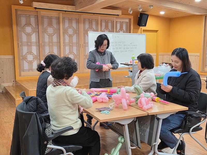 4._인천_서구자원봉사센터,_전문자원봉사단_보수교육_실시로_‘나눔의_전문성’_더한다.jpg 이미지